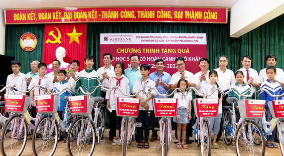 300 xe đạp điện Tiếp mức độ cho tới ngôi trường mang lại học viên trở ngại tỉnh Đồng Tháp