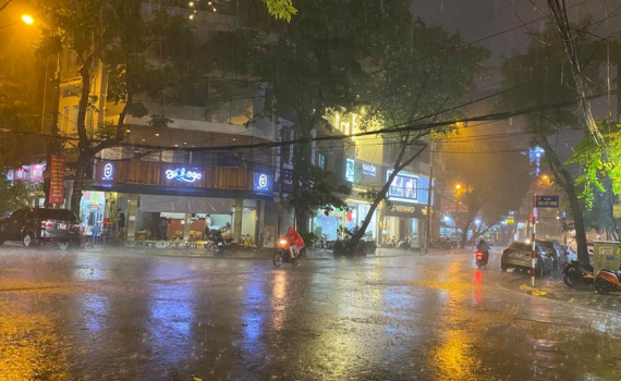 Thời tiết ng&agrave;y 10-5: Bắc Bộ c&oacute; mưa r&agrave;o rải r&aacute;c
