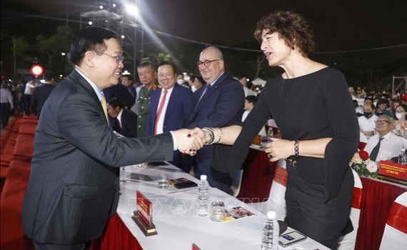 Chủ tịch Quốc hội Vương Đ&igrave;nh Huệ dự khai mạc Lễ hội Hoa Phượng đỏ 2022