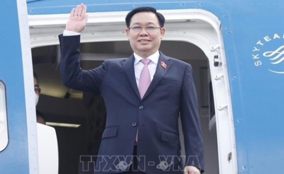 Chủ tịch Quốc hội Vương Đ&igrave;nh Huệ l&ecirc;n đường thăm ch&iacute;nh thức Cộng h&ograve;a D&acirc;n chủ Nh&acirc;n d&acirc;n L&agrave;o