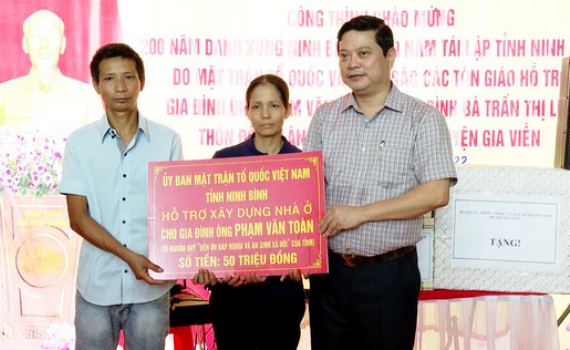 Kh&aacute;nh th&agrave;nh 2 ng&ocirc;i nh&agrave; Đại đo&agrave;n kết tại huyện Gia Viễn