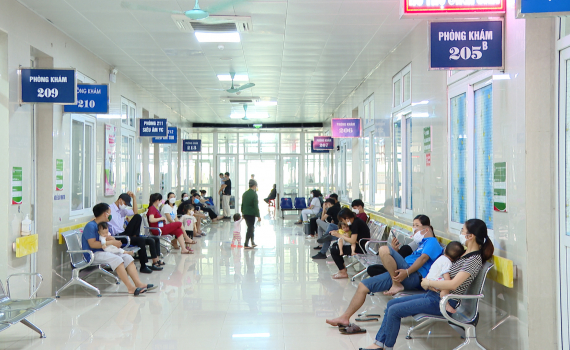 Ninh B&igrave;nh: Nhiều trẻ nhập viện do ho, sốt, ti&ecirc;u chảy