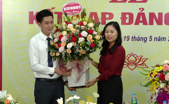 Lễ kết nạp đảng vi&ecirc;n tại doanh nghiệp ngo&agrave;i Nh&agrave; nước