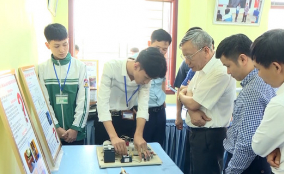  Ninh B&igrave;nh th&uacute;c đẩy phong tr&agrave;o nghi&ecirc;n cứu, s&aacute;ng tạo KHKT