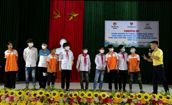 Chuy&ecirc;n đề ph&ograve;ng chống đuối nước cho trẻ em v&ugrave;ng lũ tại huyện Nho Quan