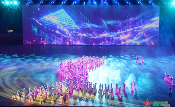 Truyền th&ocirc;ng khu vực khen ngợi Lễ khai mạc SEA Games 31