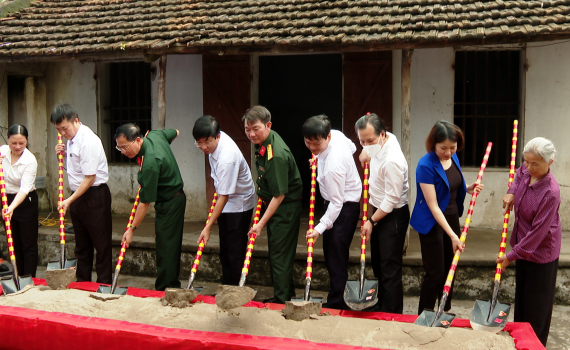 Khởi c&ocirc;ng x&acirc;y dựng nh&agrave; t&igrave;nh nghĩa tại th&ocirc;n Chi Phong, x&atilde; Trường Y&ecirc;n