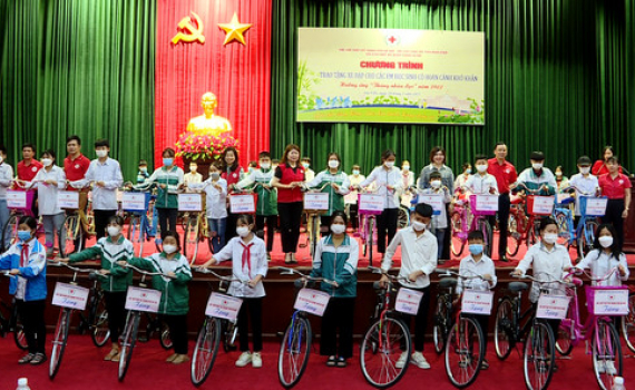 VietinBank chi nhánh Bắc Nghệ An đồng hành cùng học trò nghèo đến trường   DNTT online