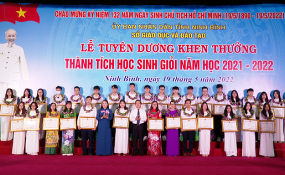 Lễ tuy&ecirc;n dương, khen thưởng học sinh giỏi năm học 2021 - 2022
