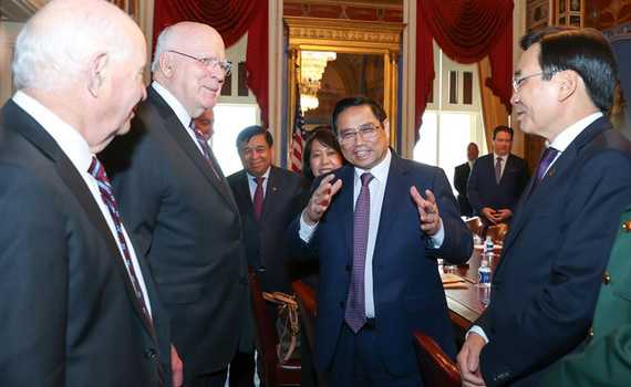 Thủ tướng Ch&iacute;nh phủ Phạm Minh Ch&iacute;nh gặp Chủ tịch Thường trực Thượng viện Patrick Leahy v&agrave; c&aacute;c thượng nghị sĩ Hoa Kỳ