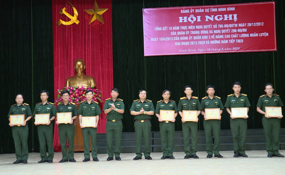 Đảng ủy Qu&acirc;n sự tỉnh tổng k&ecirc;́t 10 năm thực hi&ecirc;̣n Nghị quy&ecirc;́t số 765 ng&agrave;y 20/12/2012 của Qu&acirc;n ủy Trung ương 