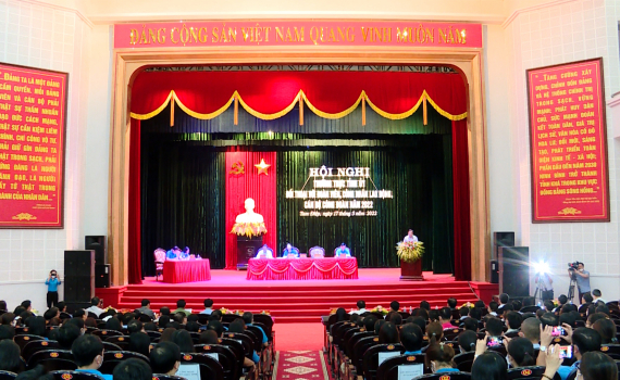 Thường trực Tỉnh ủy đ&ocirc;́i thoại với đo&agrave;n vi&ecirc;n, c&ocirc;ng nh&acirc;n lao động, c&aacute;n bộ c&ocirc;ng đo&agrave;n