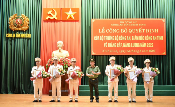 C&ocirc;ng an tỉnh tổ chức Lễ c&ocirc;ng bố thăng cấp bậc h&agrave;m, n&acirc;ng bậc lương năm 2022