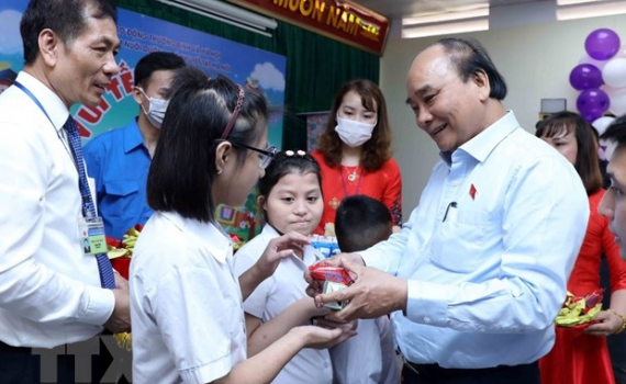 Chủ tịch nước Nguyễn Xu&acirc;n Ph&uacute;c: Tạo m&ocirc;i trường sống an to&agrave;n, l&agrave;nh mạnh v&agrave; th&acirc;n thiện cho trẻ em