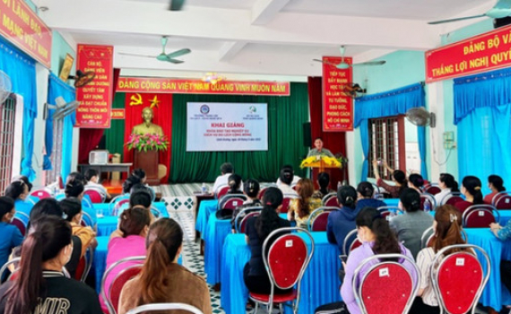 Quảng B&igrave;nh mở lớp dạy tiếng Anh cho người d&acirc;n ở l&agrave;ng du lịch cộng đồng