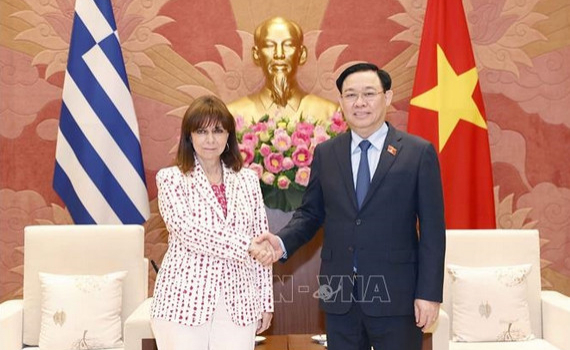 Chủ tịch Quốc hội Vương Đ&igrave;nh Huệ hội kiến Tổng thống Hy Lạp Katerina Sakellaropoulou