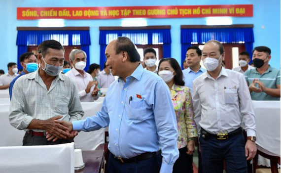 Chủ tịch nước tiếp x&uacute;c cử tri tại Củ Chi, H&oacute;c M&ocirc;n