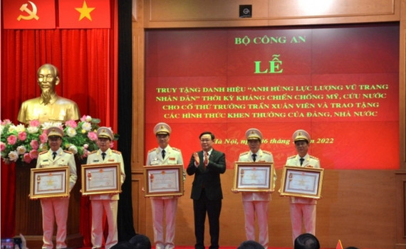 Sự h&agrave;i l&ograve;ng của nh&acirc;n d&acirc;n l&agrave; thước đo để đ&aacute;nh gi&aacute; lực lượng c&ocirc;ng an nh&acirc;n d&acirc;n