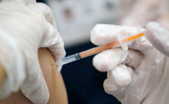 Bộ Y tế &ldquo;th&uacute;c&rdquo; ti&ecirc;m vaccine ph&ograve;ng COVID-19 mũi 3, mũi 4 v&agrave; ti&ecirc;m cho trẻ