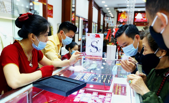 V&agrave;ng trong nước tiếp đ&agrave; tăng gi&aacute;