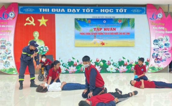Trang bị c&aacute;c kỹ năng, đề ph&ograve;ng đuối nước m&ugrave;a nắng n&oacute;ng