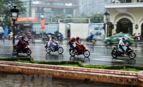 Thời tiết h&ocirc;m nay (30-5): H&agrave; Nội ng&agrave;y nắng n&oacute;ng, đ&ecirc;m kh&ocirc;ng mưa