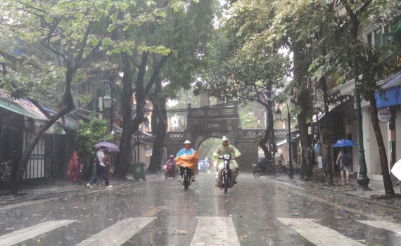Thời tiết h&ocirc;m nay (3-5): Người d&acirc;n cần đề ph&ograve;ng c&aacute;c hiện tượng thời tiết cực đoan