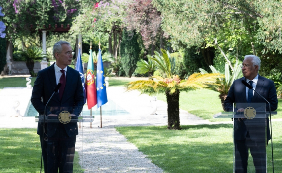 NATO th&uacute;c giục c&aacute;c nước th&agrave;nh vi&ecirc;n tăng chi cho quốc ph&ograve;ng