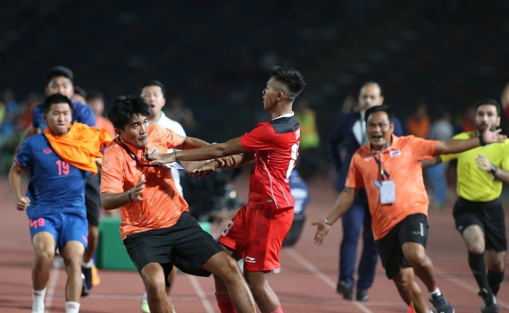 &ldquo;Mưa thẻ đỏ&rdquo; v&agrave; m&agrave;n &ldquo;ẩu đả&rdquo; xấu x&iacute; ở chung kết U22 Th&aacute;i Lan - U22 Indonesia