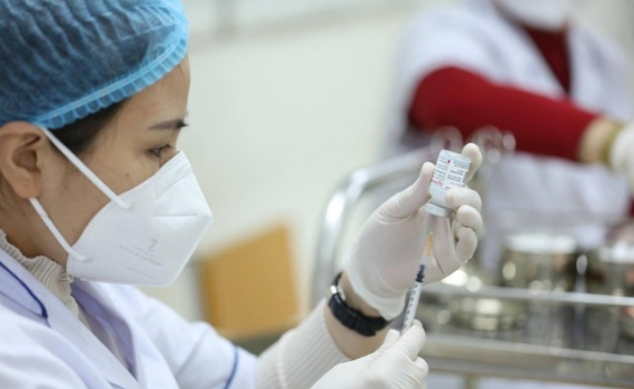 Người d&acirc;n vẫn được ti&ecirc;m miễn ph&iacute; vaccine ph&ograve;ng Covid-19