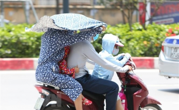Thời tiết h&ocirc;m nay (28-5): Cả nước ng&agrave;y nắng n&oacute;ng, tối c&oacute; mưa d&ocirc;ng