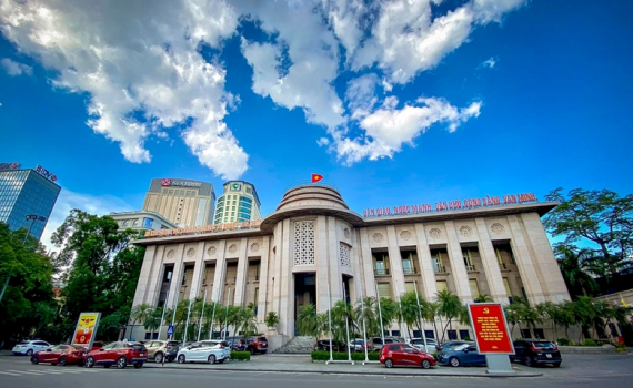 Ng&acirc;n h&agrave;ng Nh&agrave; nước tiếp tục hạ l&atilde;i suất điều h&agrave;nh