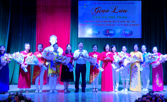 Phụ nữ Y&ecirc;n Kh&aacute;nh giao lưu d&acirc;n vũ thể thao 