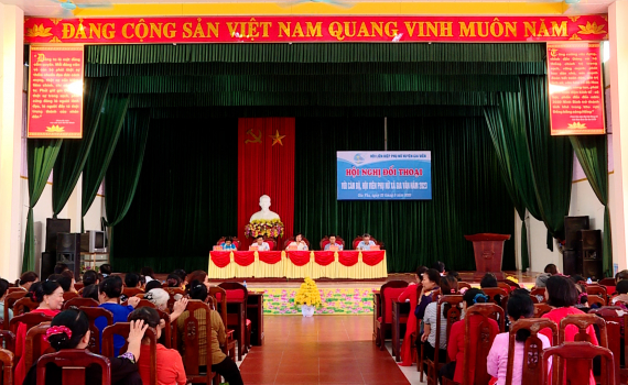 Hội nghị đối thoại với c&aacute;n bộ, hội vi&ecirc;n phụ nữ x&atilde; Gia V&acirc;n