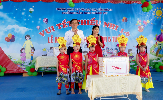 Đồng ch&iacute; B&iacute; thư Tỉnh uỷ Đo&agrave;n Minh Huấn thăm, ch&uacute;c mừng Trường Mầm non Kh&aacute;nh Cư nh&acirc;n Ng&agrave;y Quốc tế thiếu nhi 1/6