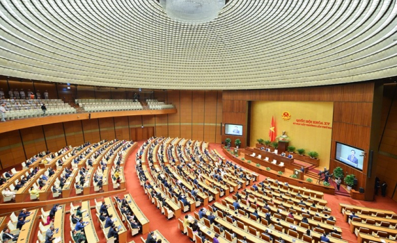 Khi c&oacute; 2/3 đại biểu đ&aacute;nh gi&aacute; t&iacute;n nhiệm thấp, c&aacute;n bộ c&oacute; thể bị miễn nhiệm hoặc từ chức
