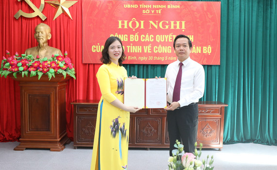 Sở Y tế tổ chức Hội nghị C&ocirc;ng bố Quyết định về c&ocirc;ng t&aacute;c c&aacute;n bộ