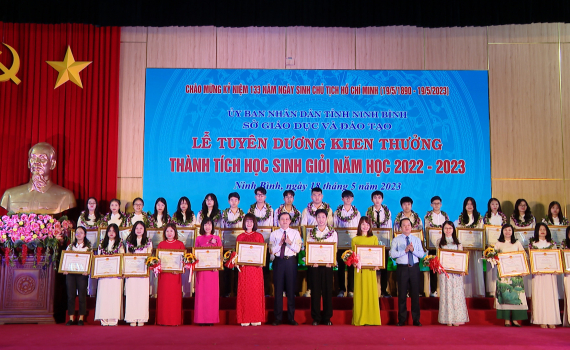 Lễ tuy&ecirc;n dương, khen thưởng th&agrave;nh t&iacute;ch học sinh giỏi năm học 2022-2023