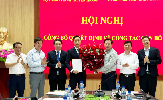 C&ocirc;ng bố quyết định về c&ocirc;ng t&aacute;c c&aacute;n bộ Sở TT&TT