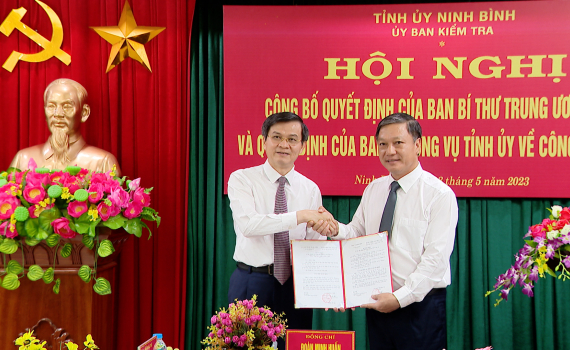 C&ocirc;ng bố Quyết định của Ban B&iacute; thư chuẩn y đồng ch&iacute; Đinh Việt Dũng giữ chức vụ Chủ nhiệm Ủy ban Kiểm tra Tỉnh ủy Ninh B&igrave;nh