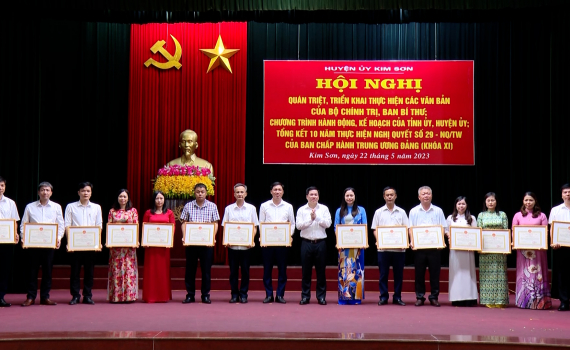 Kim Sơn qu&aacute;n triệt, triển khai c&aacute;c văn bản của Trung ương, của tỉnh v&agrave; huyện
