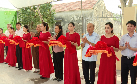 Kh&aacute;nh th&agrave;nh ng&ocirc;i nh&agrave; &ldquo;Ấm t&igrave;nh đo&agrave;n kết lương - gi&aacute;o&rdquo; tại x&atilde; Lưu Phương