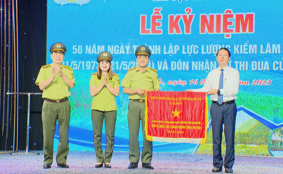 Kiểm l&acirc;m Ninh B&igrave;nh đ&oacute;n nhận Cờ thi đua của Ch&iacute;nh phủ