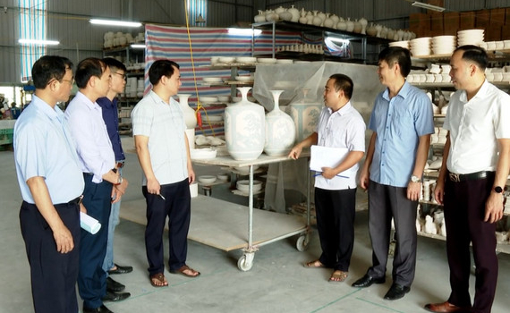 Đ&aacute;nh gi&aacute; v&agrave; nghiệm thu dự &aacute;n ứng dụng KHKT ph&aacute;t triển thương hiệu gốm Bồ B&aacute;t