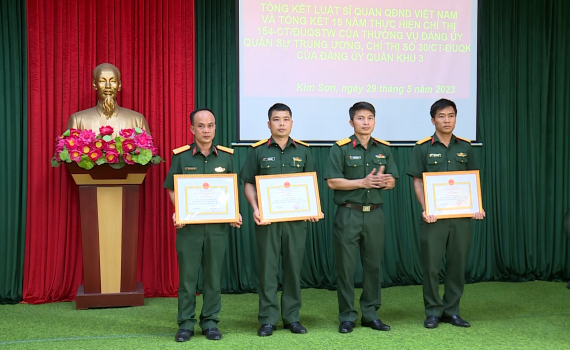 Ban Chỉ huy Qu&acirc;n sự huyện Kim Sơn t&ocirc;̉ng k&ecirc;́t thực hi&ecirc;̣n Lu&acirc;̣t Sĩ quan