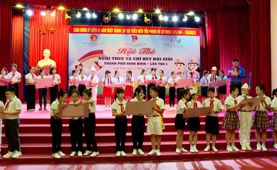 Hội thi nghi thức v&agrave; Chỉ huy Đội giỏi th&agrave;nh phố Ninh B&igrave;nh lần thứ I