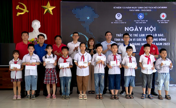 Ng&agrave;y hội &ldquo;Thầy thuốc trẻ l&agrave;m theo lời B&aacute;c&rdquo;