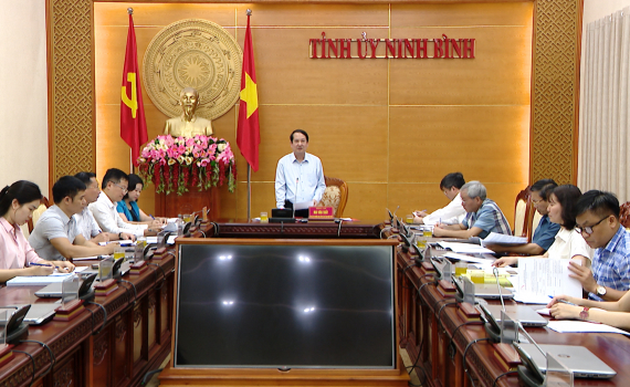 Thảo luận, cho &yacute; kiến ho&agrave;n thiện bản thảo cuốn s&aacute;ch Lịch sử Đảng bộ tỉnh Ninh B&igrave;nh