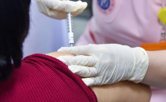 Sẽ đưa vaccine COVID-19 v&agrave;o ti&ecirc;m chủng thường xuy&ecirc;n