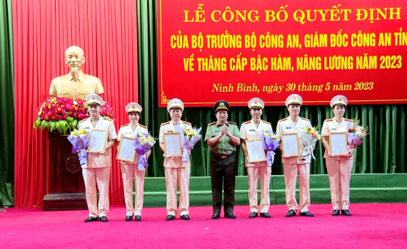 C&ocirc;ng an tỉnh Ninh B&igrave;nh C&ocirc;ng bố Quyết định thăng cấp bậc h&agrave;m, n&acirc;ng lương năm 2023